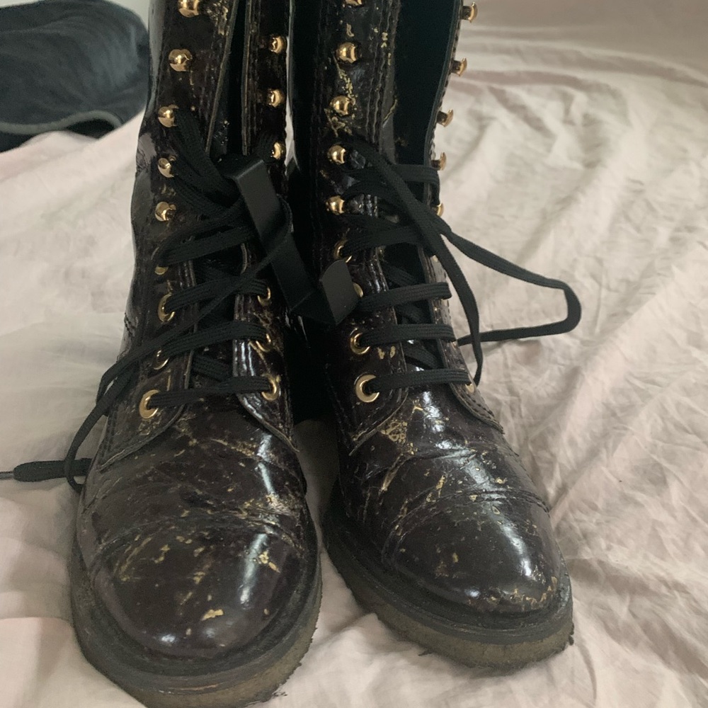 CHANEL?? Yep!! Lace-up boots